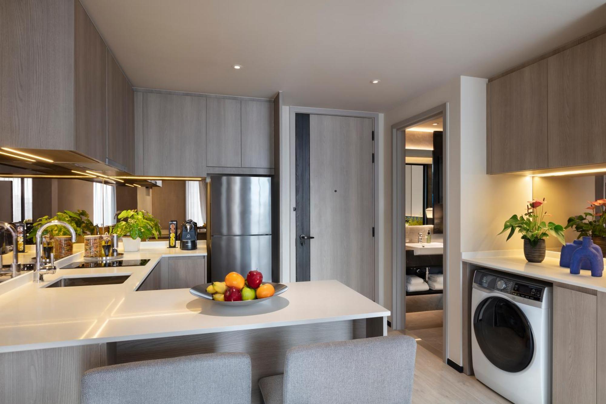מלון Ascott Thonglor בנגקוק מראה חיצוני תמונה A kitchen in a serviced apartment in Hong Kong